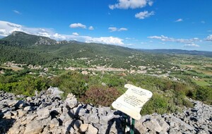 Roquebrussanne Bergeries du plateau d'Agnis et Croix Bérard (Gilles)